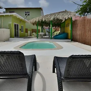 Albergue Pista Q And, Oranjestad
